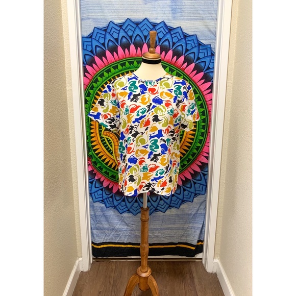 🌈 Stylish Vintage pop art top - Picture 2 of 12